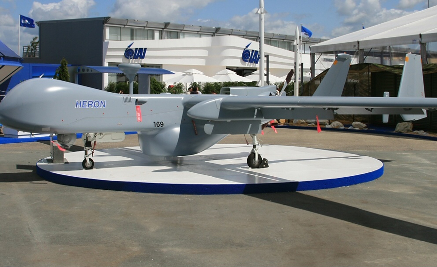 Дроны
Израиль сам разрабатывает современные беспилотные аппараты. Еще в 1995 году был представлен дрон-смертник «Далила», способный нести 55 килограмм взрывчатки на расстояние в 400 километров. Более современный «Пантера» от специалистов Israel Aircraft Industries предназначен для разведки и корректировки огня — а всего у Израиля более 30 видов собственных разработок беспилотных аппаратов.