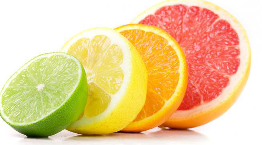 Цитрусовые фрукты
Высокое содержание витамина С в апельсинах, грейпфрутах и лимонах помогает организму регулировать уровень инсулина в крови. К тому же цитрусовые позитивно влияют и на уровень метаболизма.