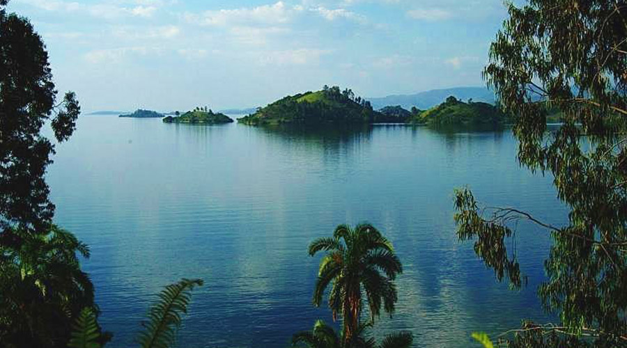 Озеро Киву
Африка
Под одним из Великих Африканских озер, Киву, залегает примерно 55 миллиардов кубических метров метана. Сейсмологи утверждают, что даже небольшое землятресение вызовет такой взрыв, что слышно будет даже в Европе. Между тем вокруг озера проживает около двух миллионов человек.