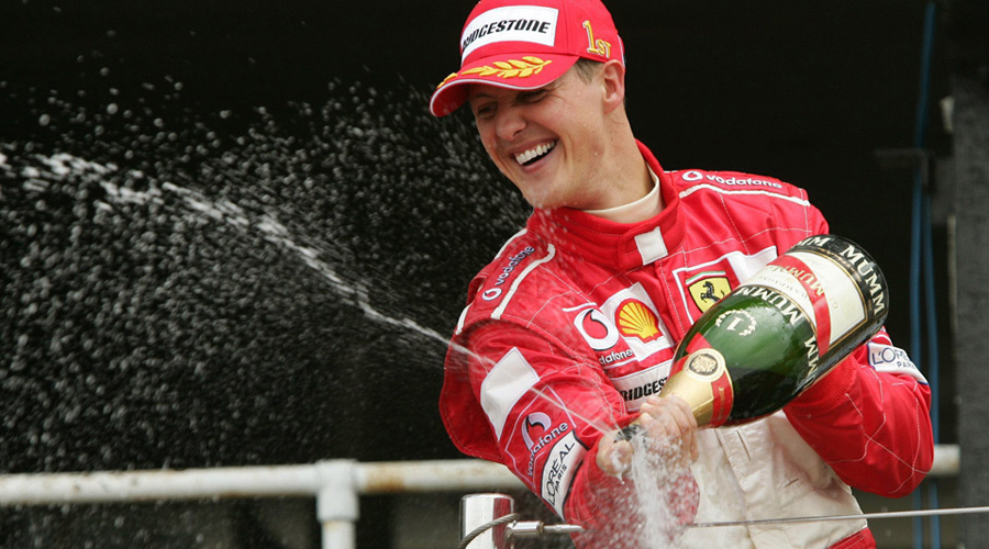 Автоспорт
За два десятилетия Красный барон семь раз выиграл турниры Формулы-1. Михаэль Шумахер пять лет подряд заканчивал сезон на первом месте и продолжал бы поражать зрителей, если бы не трагедия, случившаяся со спортсменом на отдыхе.