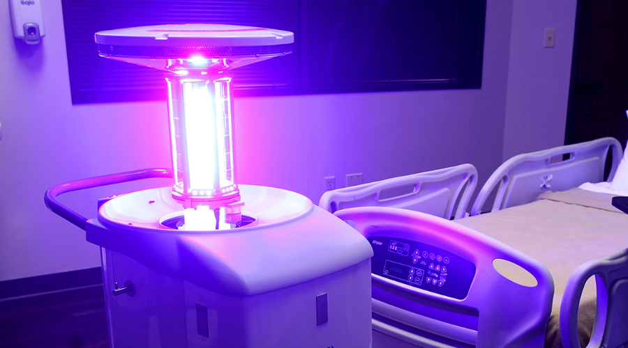 Ультрафиолетовая лампа
Поставьте в квартиру ультрафиолетовую лампу и включайте ее несколько раз в день. Интенсивное излучение (100-300 нм.) очень быстро уничтожит и бактерии, и споры плесени в стенах.