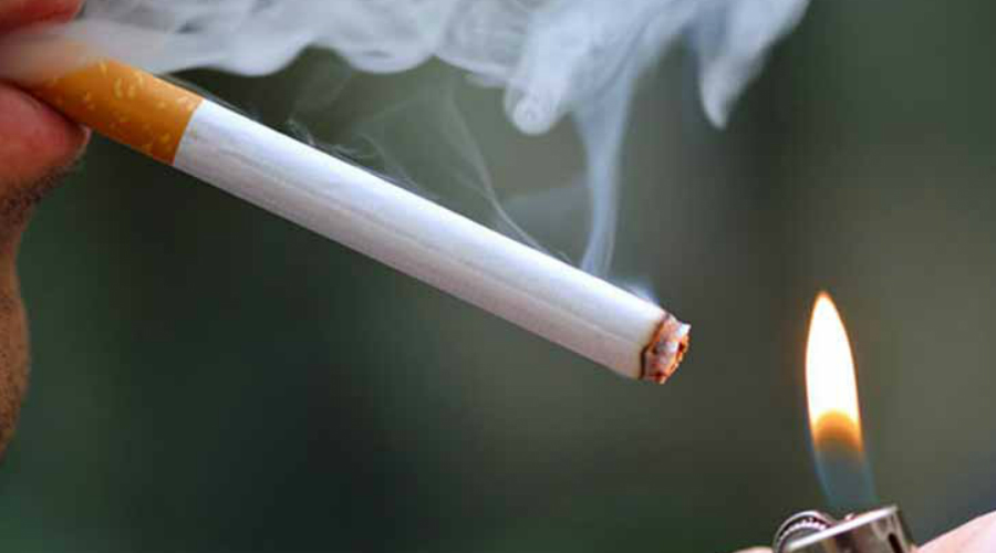 Курение
Очевидный пункт. Табачная продукция содержит по меньшей мере 70 химикатов, вызывающих рак. И эта проблема касается не только курильщиков: пассивное поглощение дыма также способствует развитию смертельно опасных онкологических заболеваний.